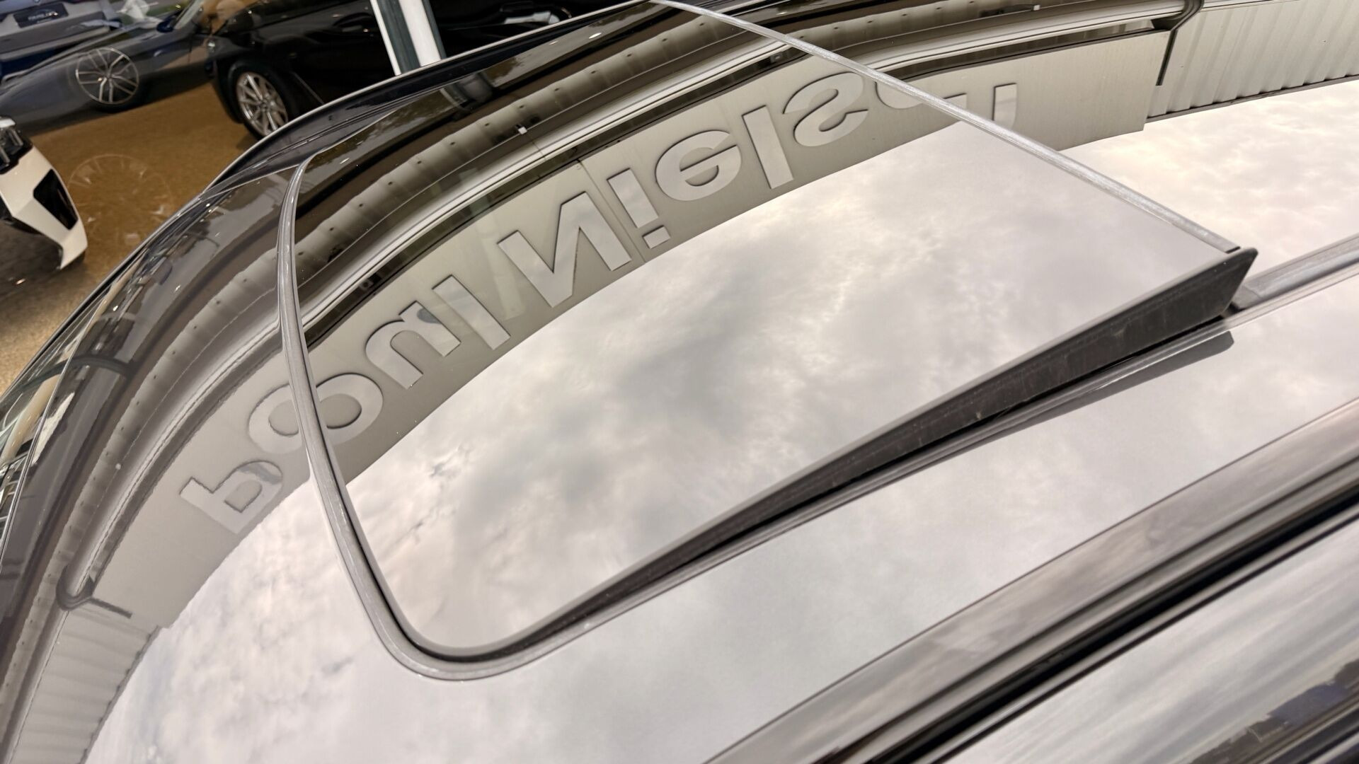 Grå BMW iX3 fra 2022