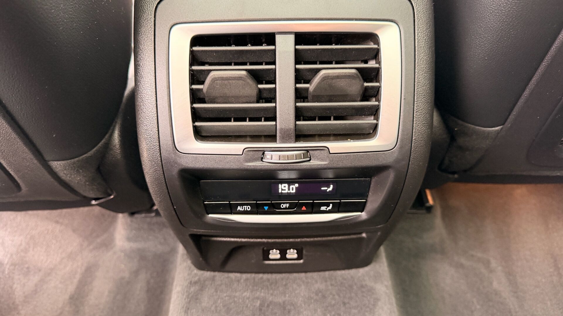 Grå BMW iX3 fra 2022