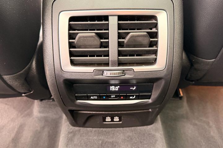 Grå BMW iX3 fra 2022