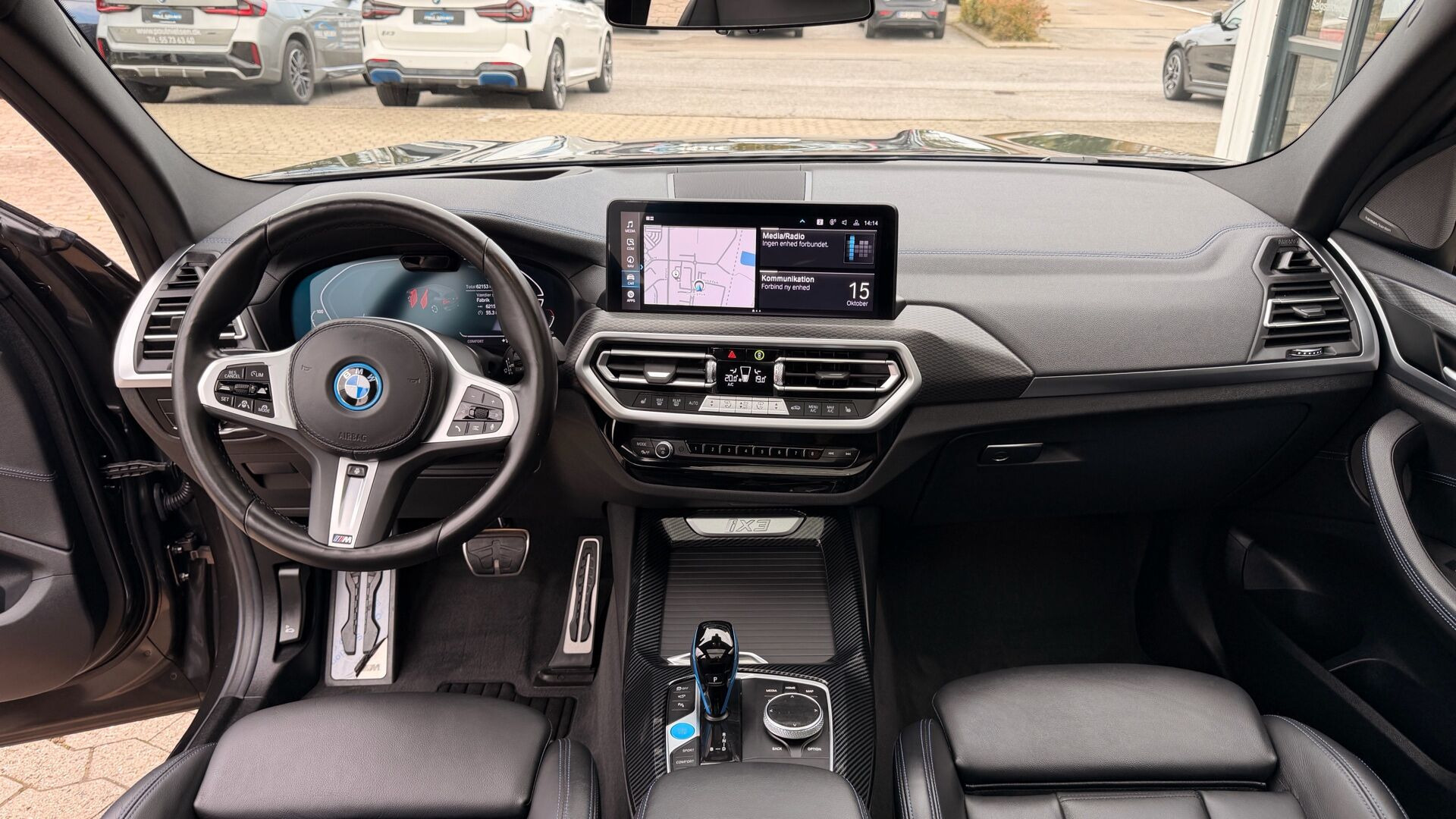 Grå BMW iX3 fra 2022