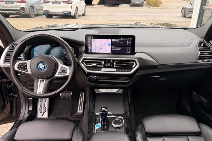 Grå BMW iX3 fra 2022