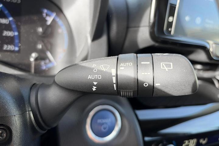 Hvid Toyota Yaris Cross fra 2023