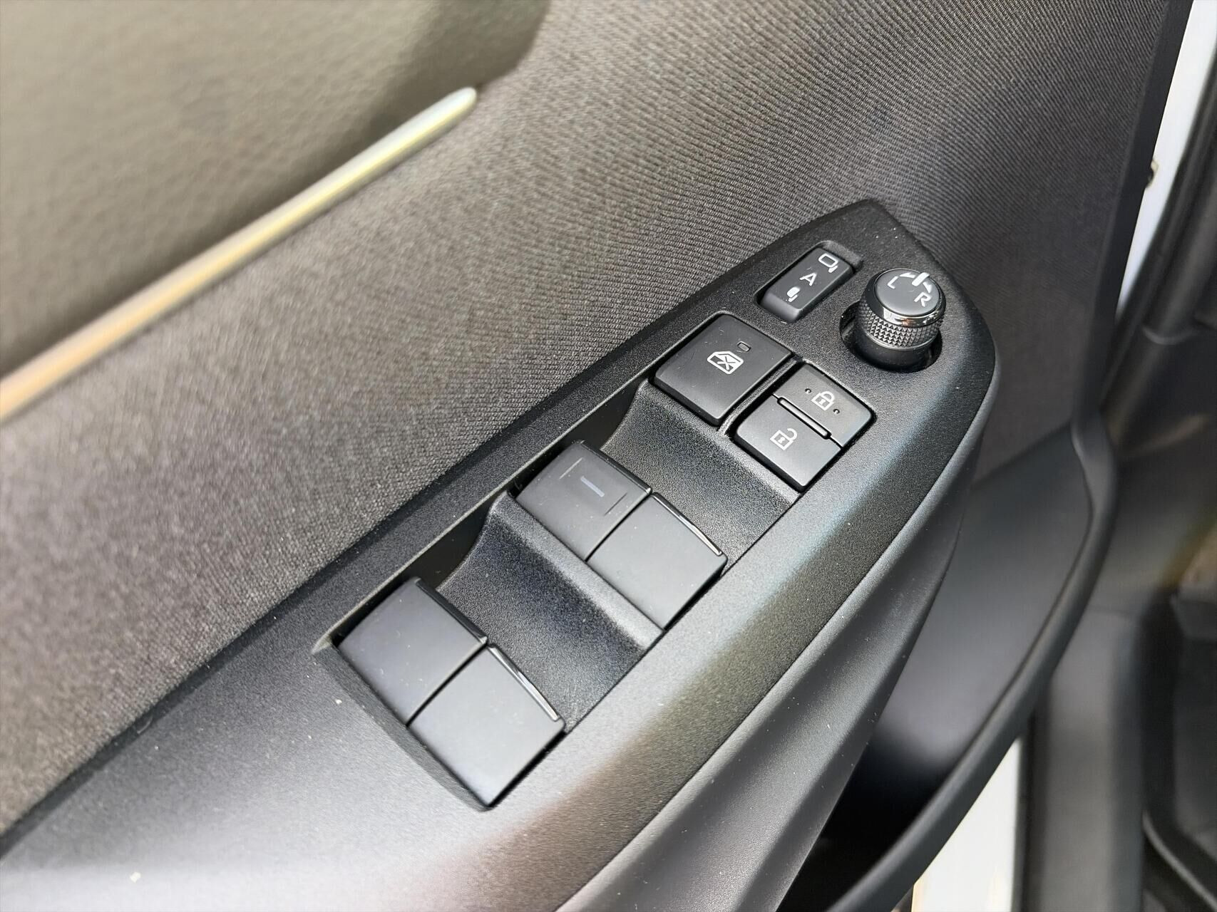 Hvid Toyota Yaris Cross fra 2023