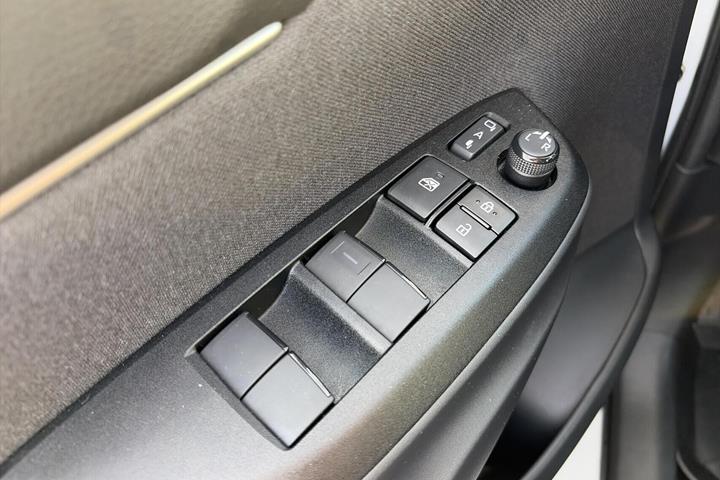 Hvid Toyota Yaris Cross fra 2023