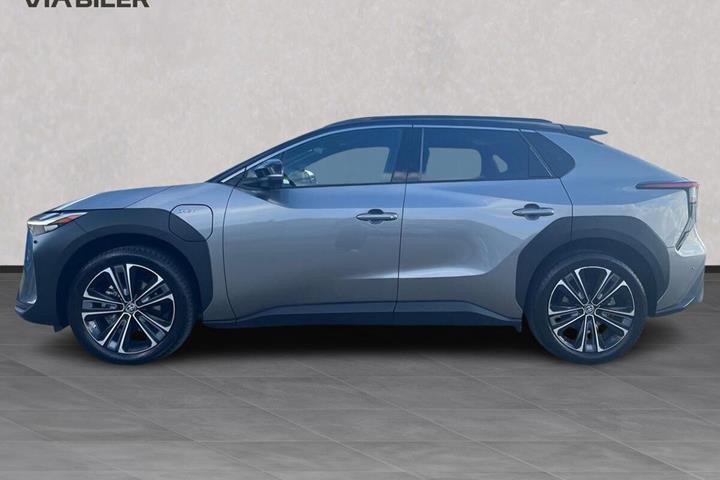 Grå Toyota BZ4X fra 2025