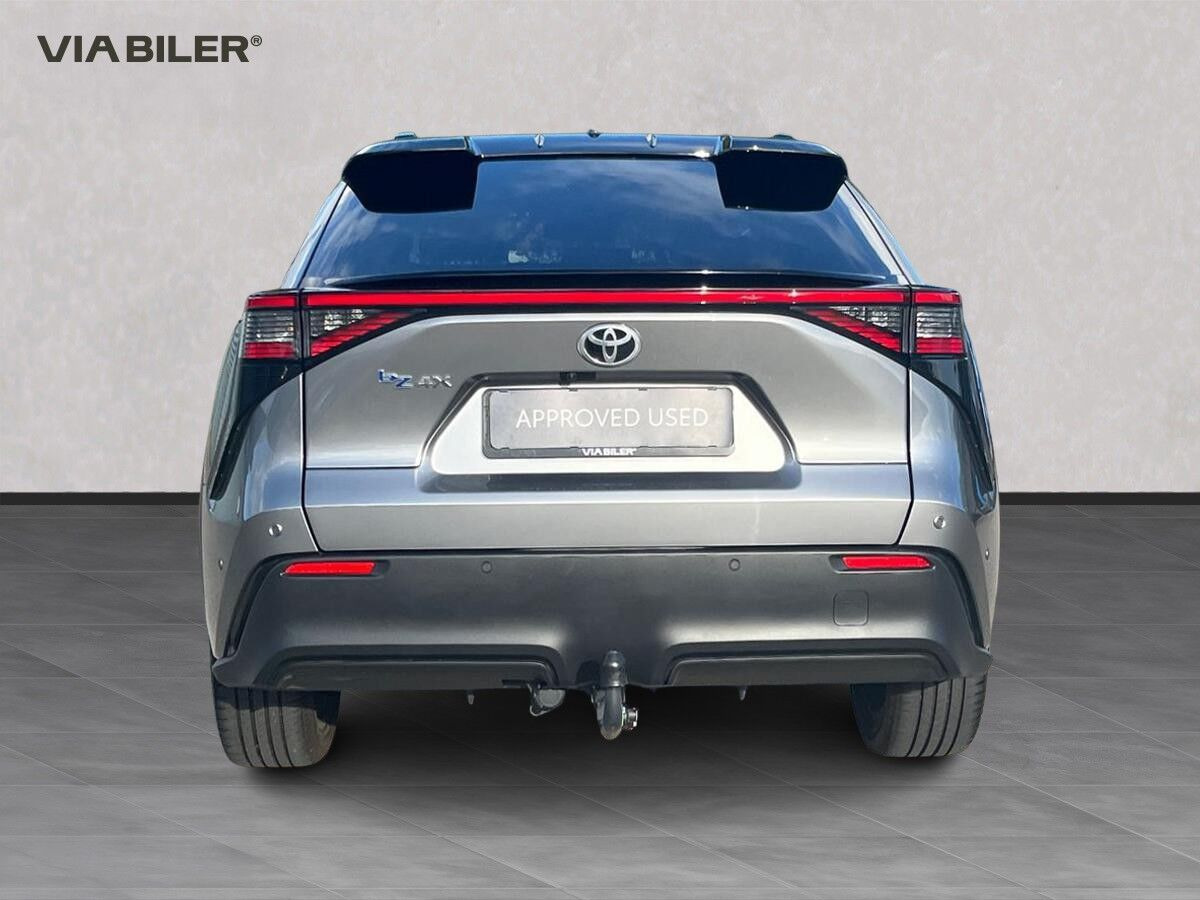 Grå Toyota BZ4X fra 2025