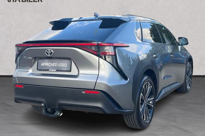 Grå Toyota BZ4X fra 2025