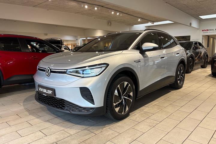 Sølv VW ID.4 fra 2023 set udefra