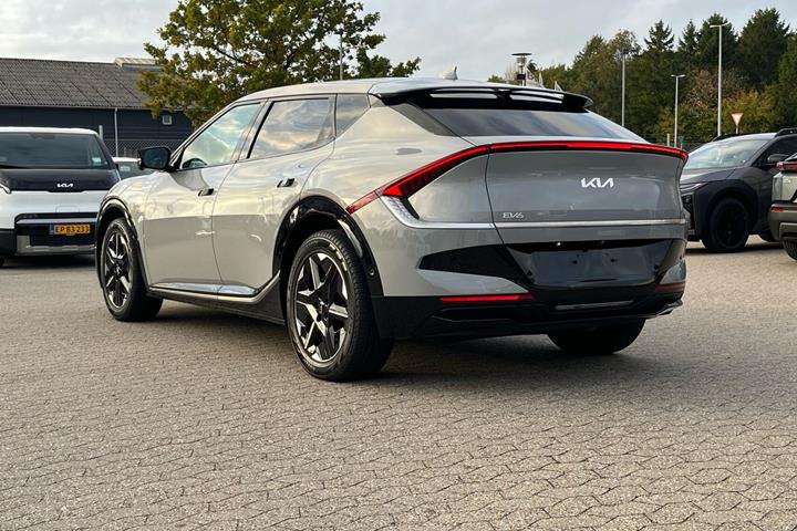 Grå Kia EV6 fra 2025