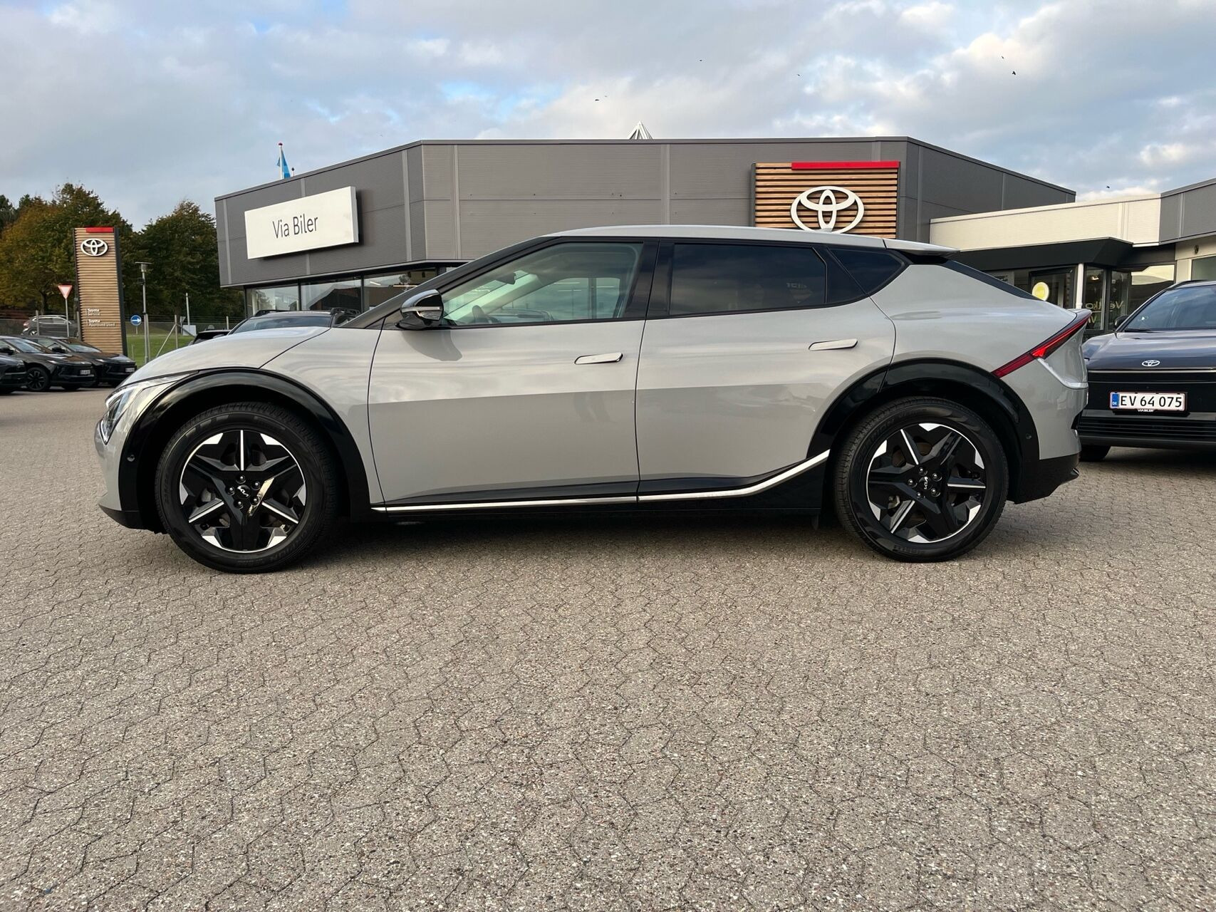 Grå Kia EV6 fra 2025