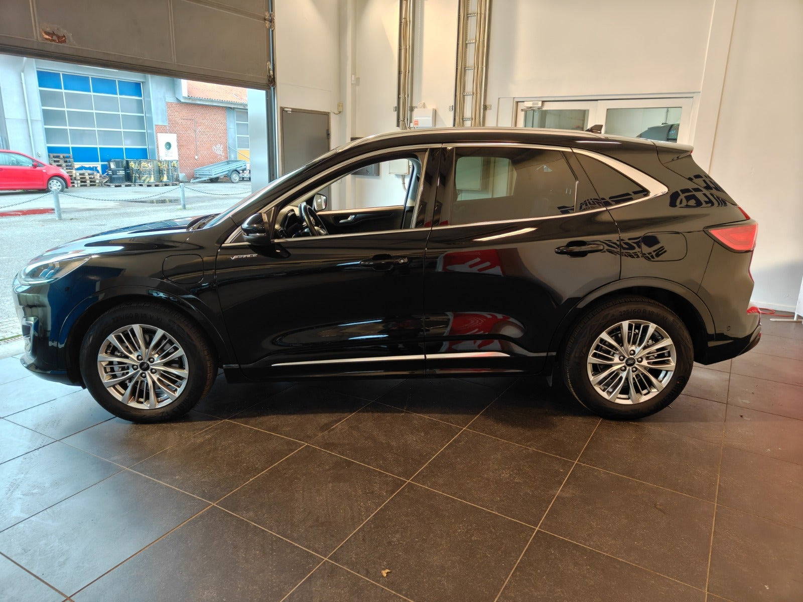 Sort Ford Kuga fra 2020