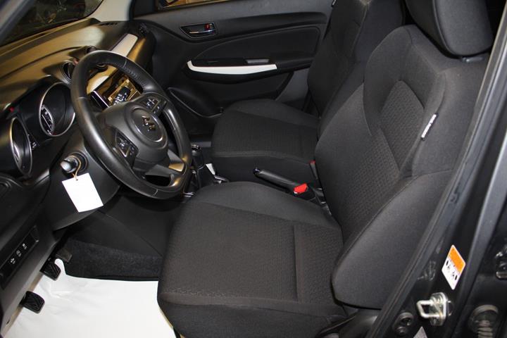 Grå Suzuki Swift fra 2020