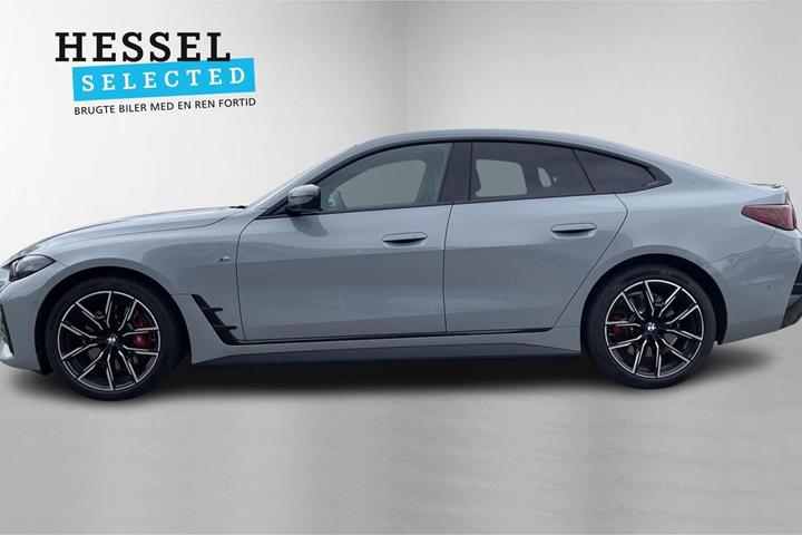 Grå BMW i4 fra 2026