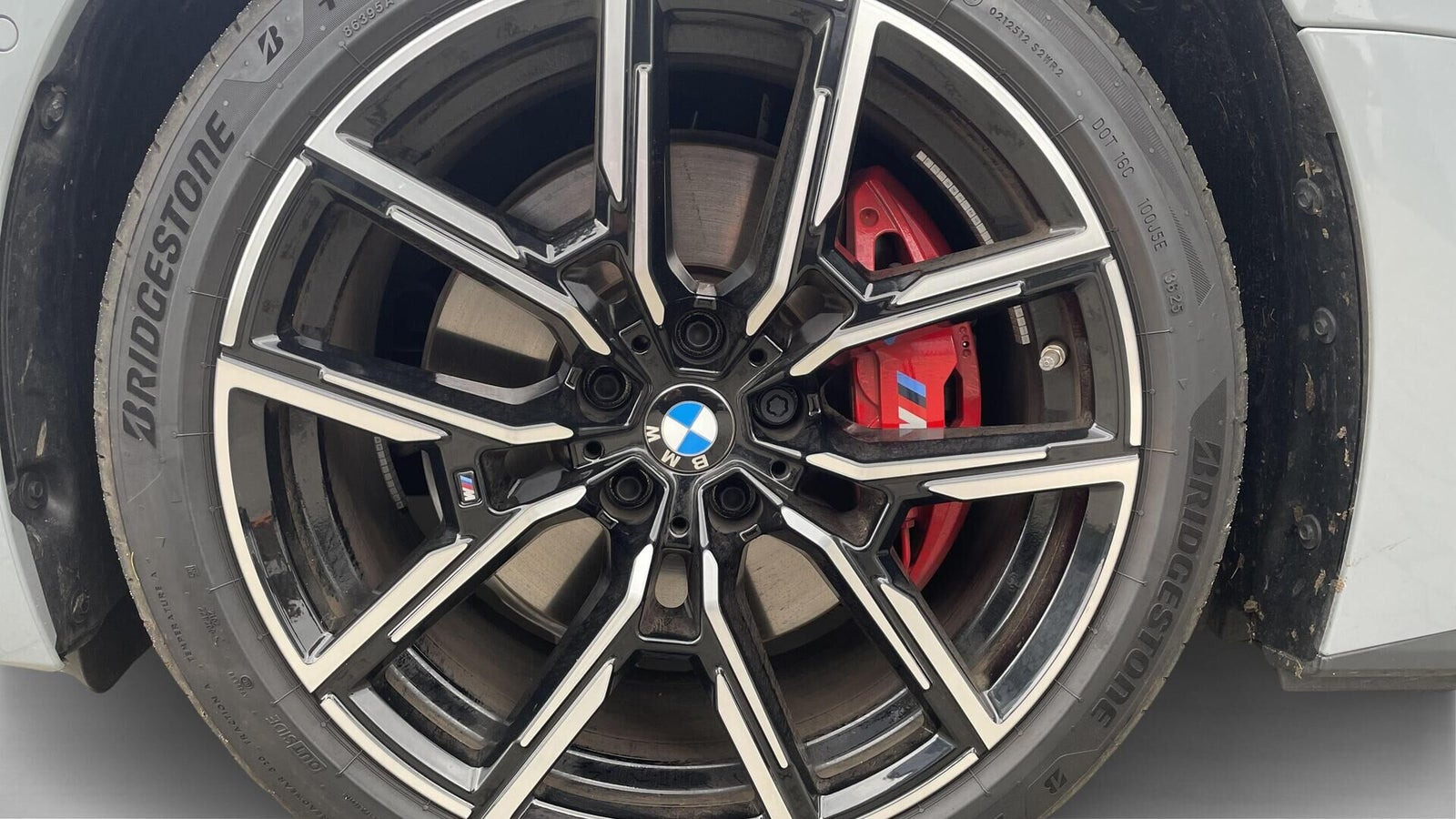 Grå BMW i4 fra 2026