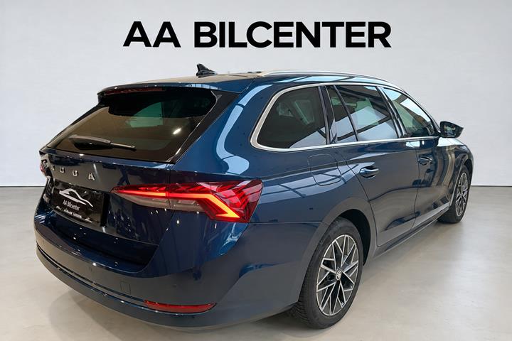 Blå Skoda Octavia fra 2021