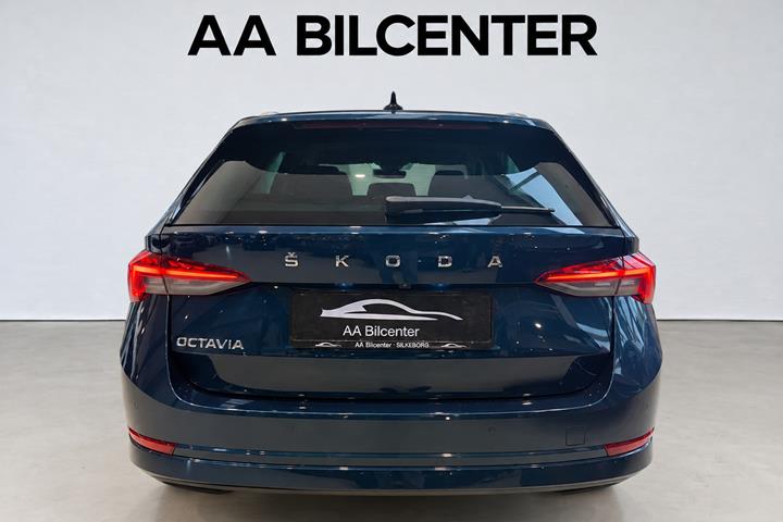 Blå Skoda Octavia fra 2021