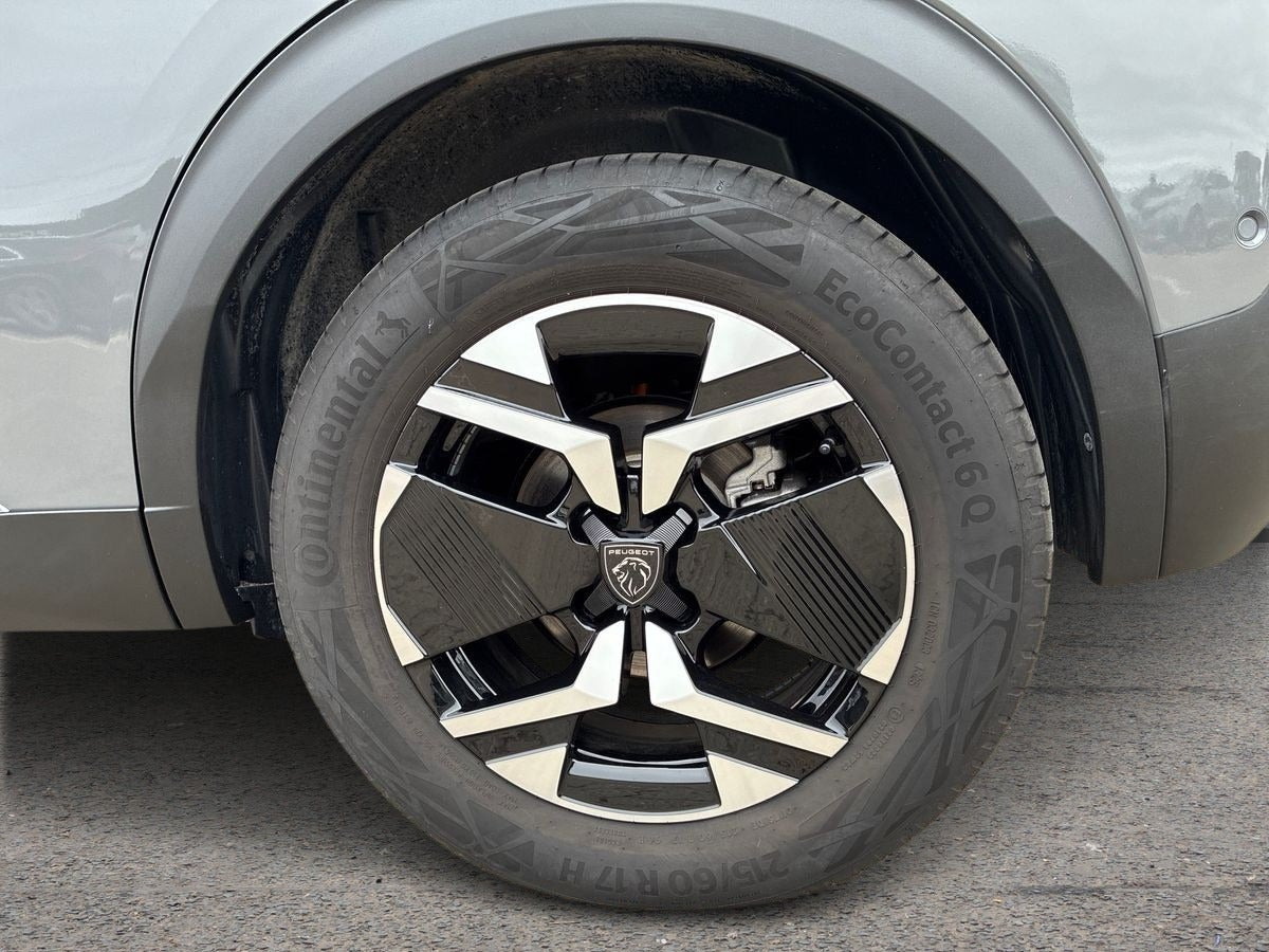 Grå Peugeot e-2008 fra 2025