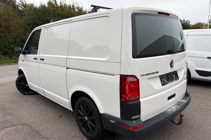 Hvid VW Transporter fra 2017