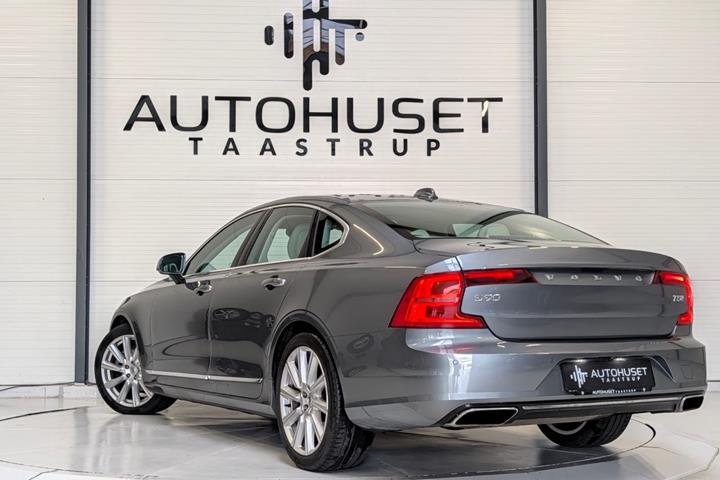 Grå Volvo S90 fra 2018