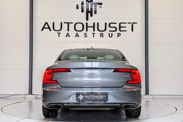 Grå Volvo S90 fra 2018
