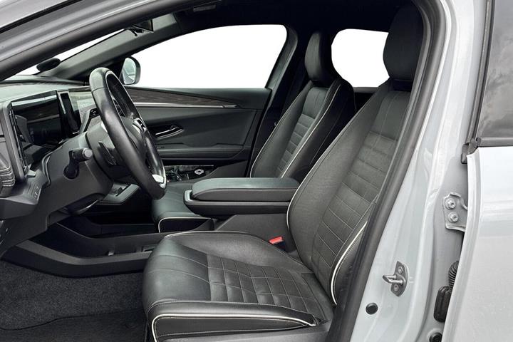 Grå Renault Megane E-Tech fra 2023