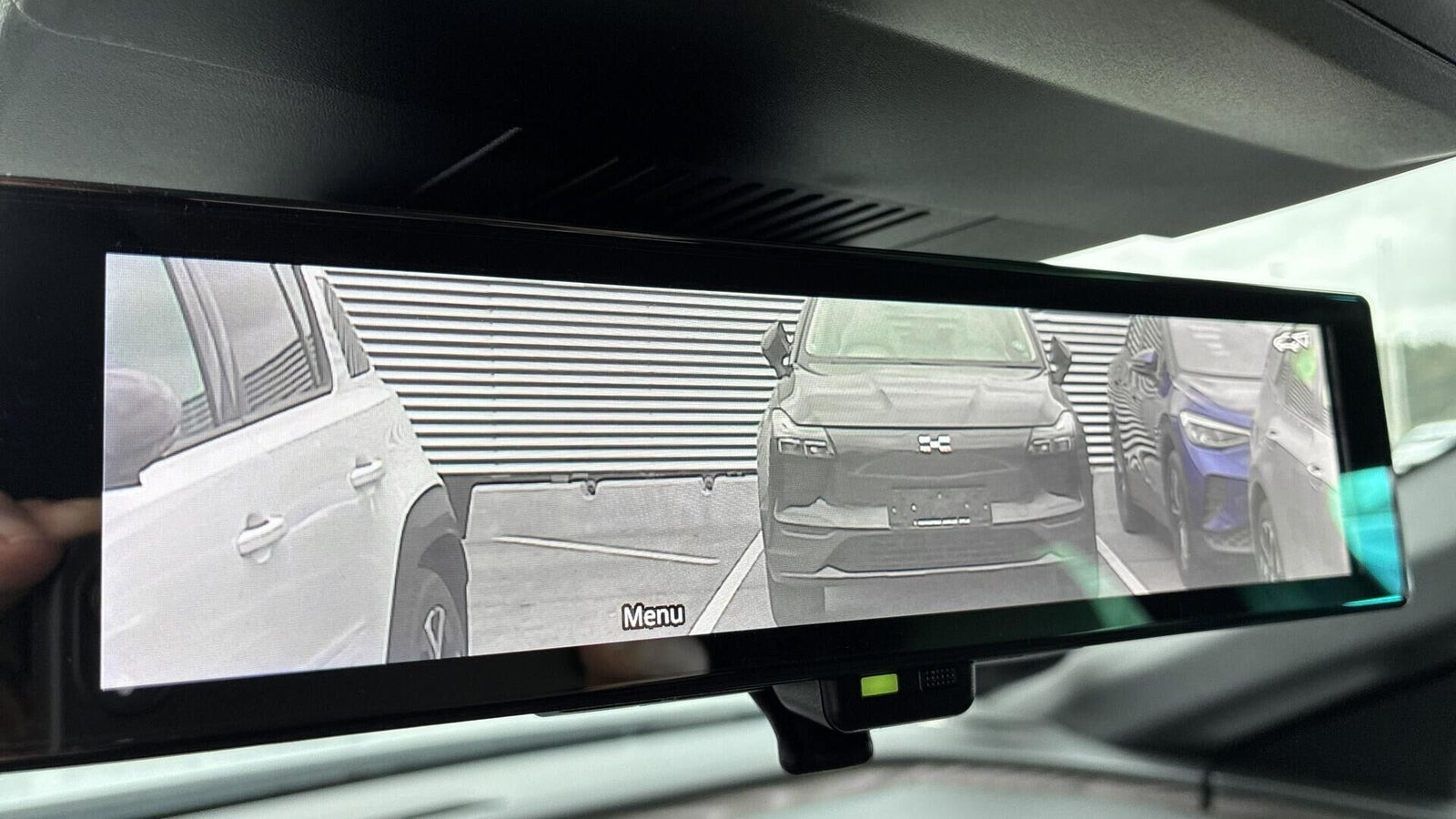 Grå Renault Megane E-Tech fra 2023