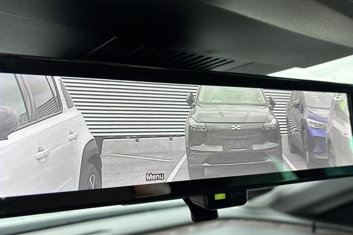 Grå Renault Megane E-Tech fra 2023