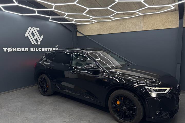Sort Audi e-tron fra 2023