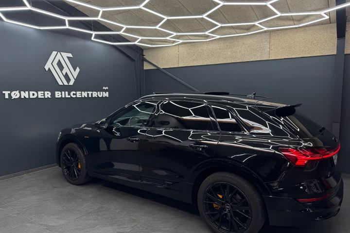 Sort Audi e-tron fra 2023
