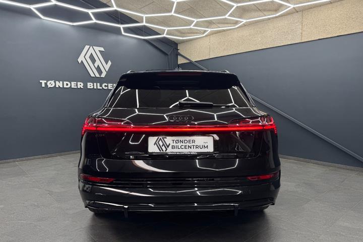 Sort Audi e-tron fra 2023