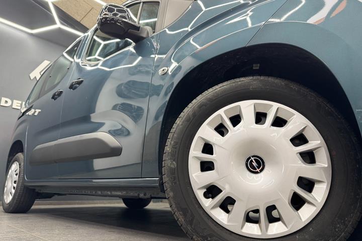 Blå Opel Combo-e Life fra 2025
