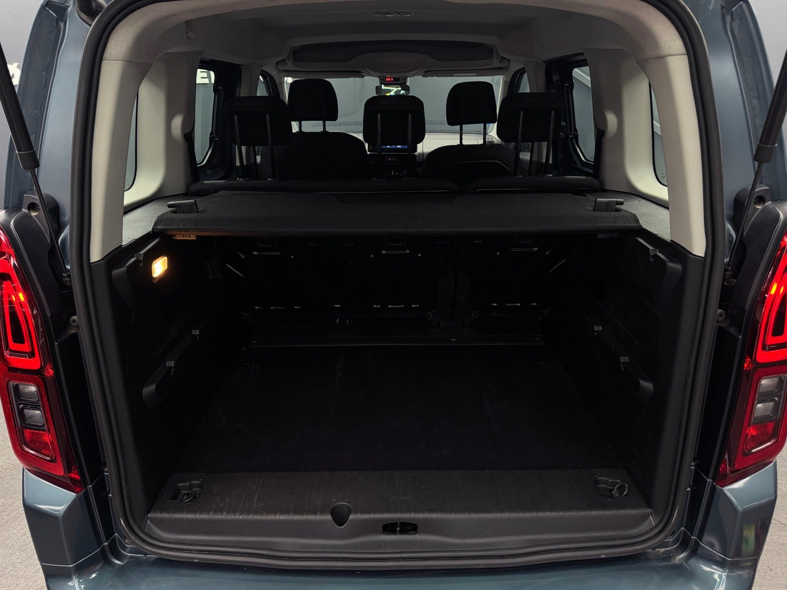 Blå Opel Combo-e Life fra 2025