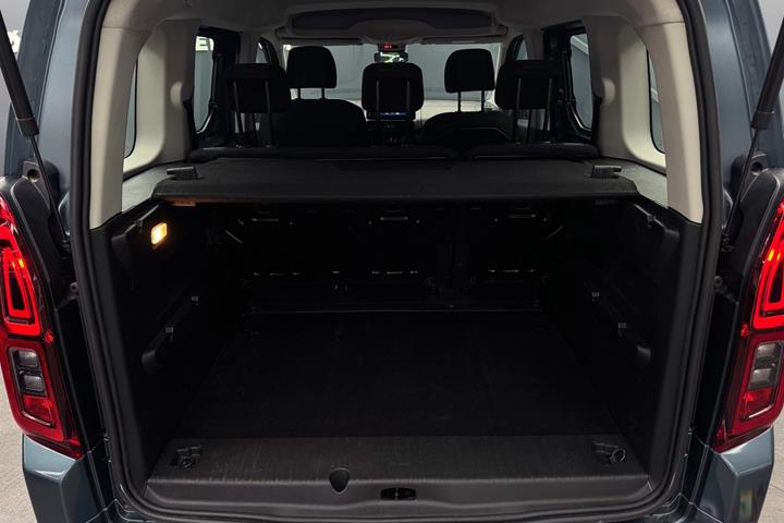 Blå Opel Combo-e Life fra 2025