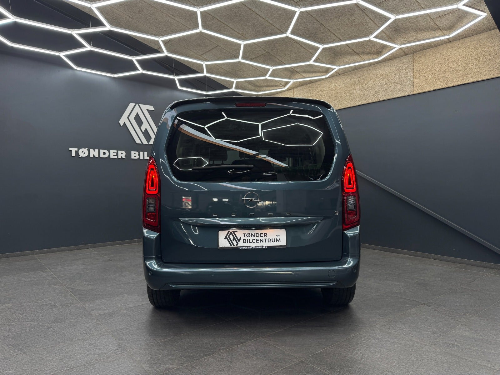 Blå Opel Combo-e Life fra 2025