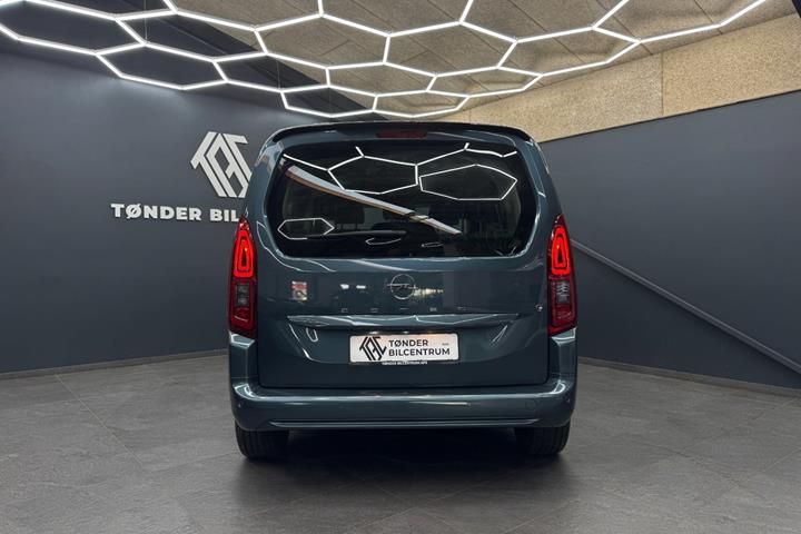 Blå Opel Combo-e Life fra 2025
