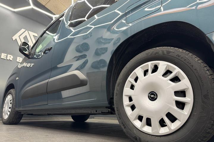 Blå Opel Combo-e Life fra 2025