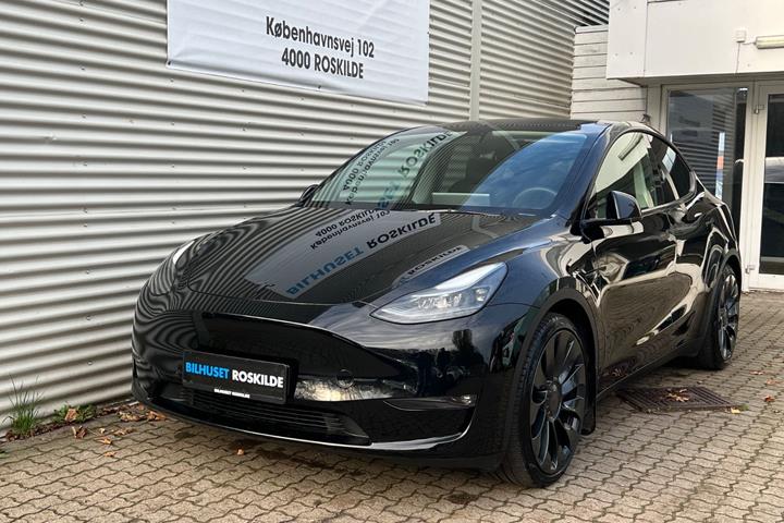 Sort Tesla Model Y fra 2024