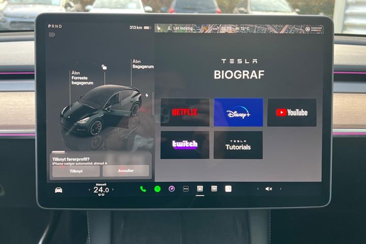 Sort Tesla Model Y fra 2024