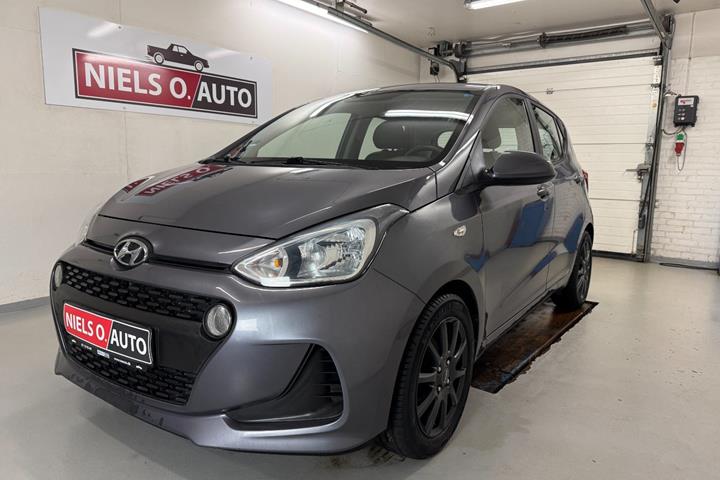 Grå Hyundai i10 fra 2017