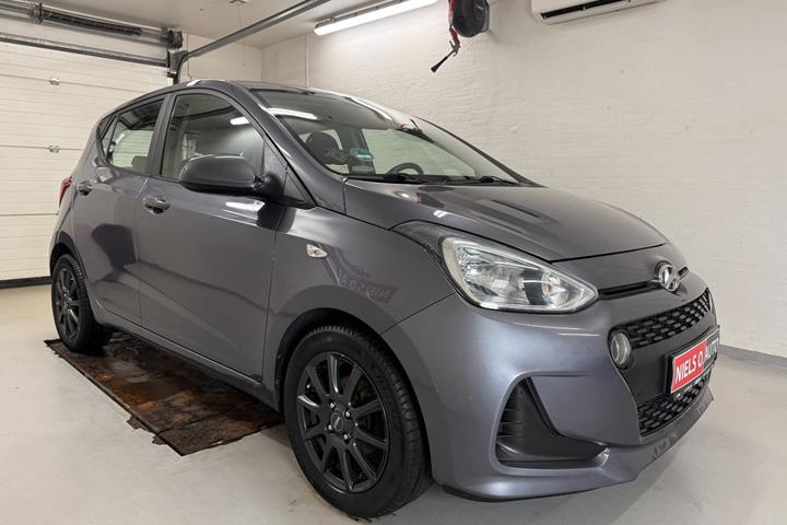 Grå Hyundai i10 fra 2017