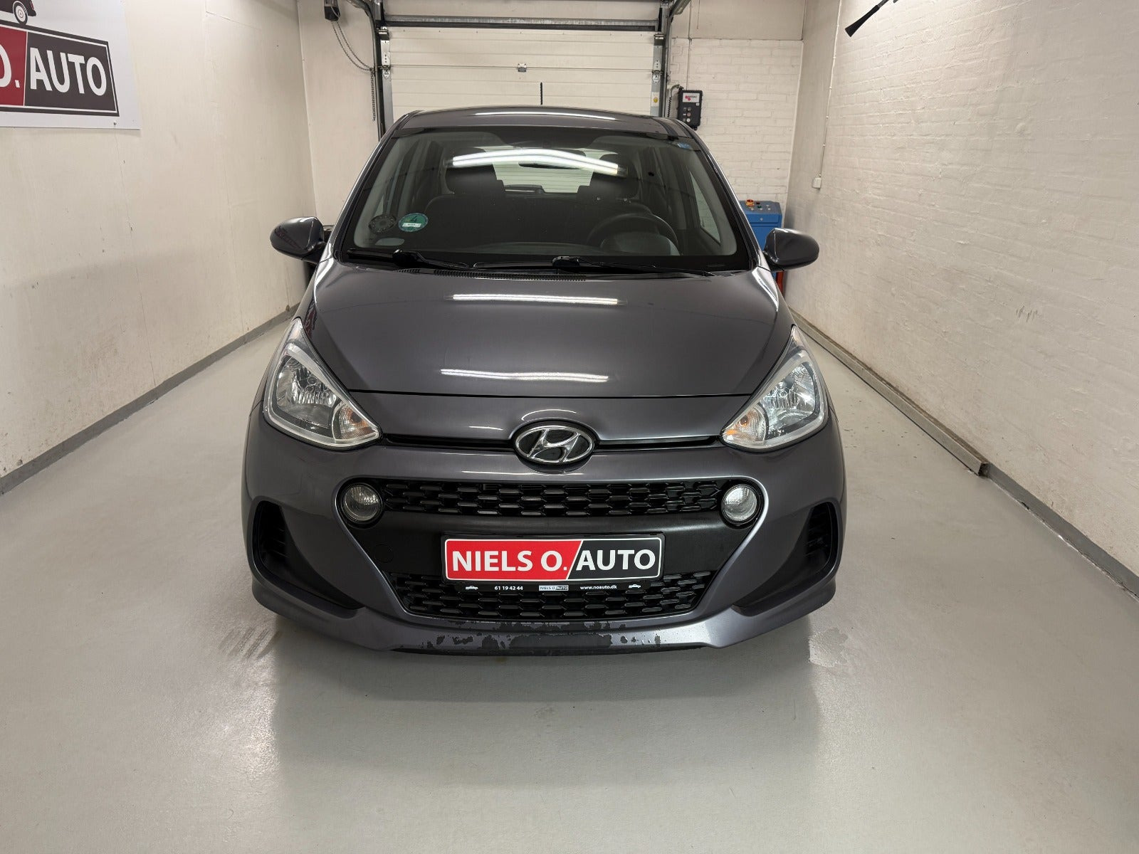 Grå Hyundai i10 fra 2017