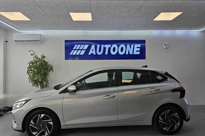 Sølv Hyundai i20 fra 2022