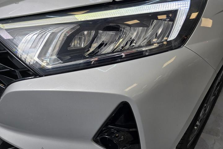 Sølv Hyundai i20 fra 2022