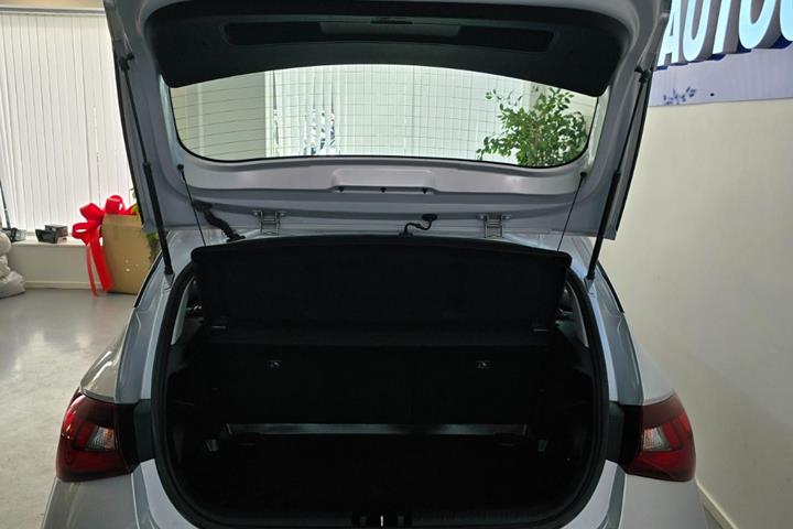 Sølv Hyundai i20 fra 2022
