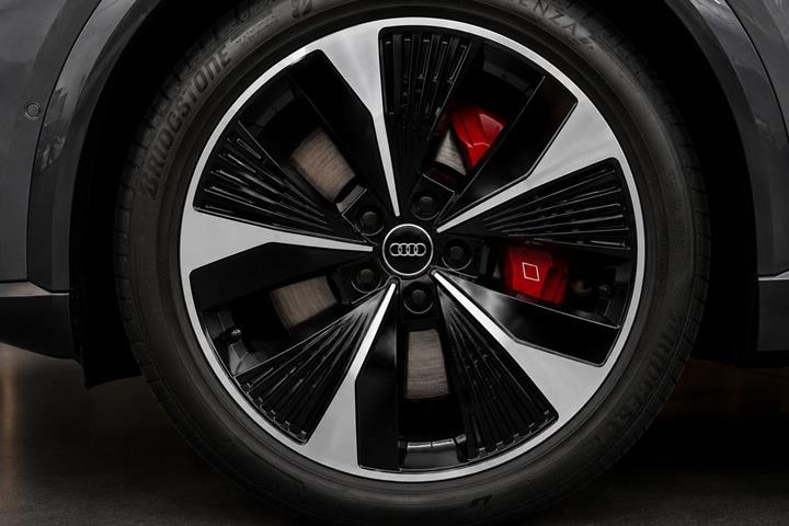undefined Audi Q6 e-tron fra 2025