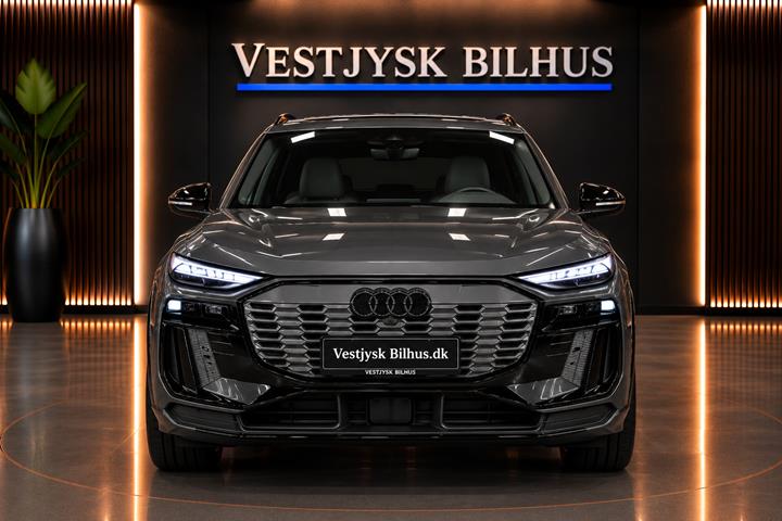 Grå Audi Q6 e-tron fra 2024