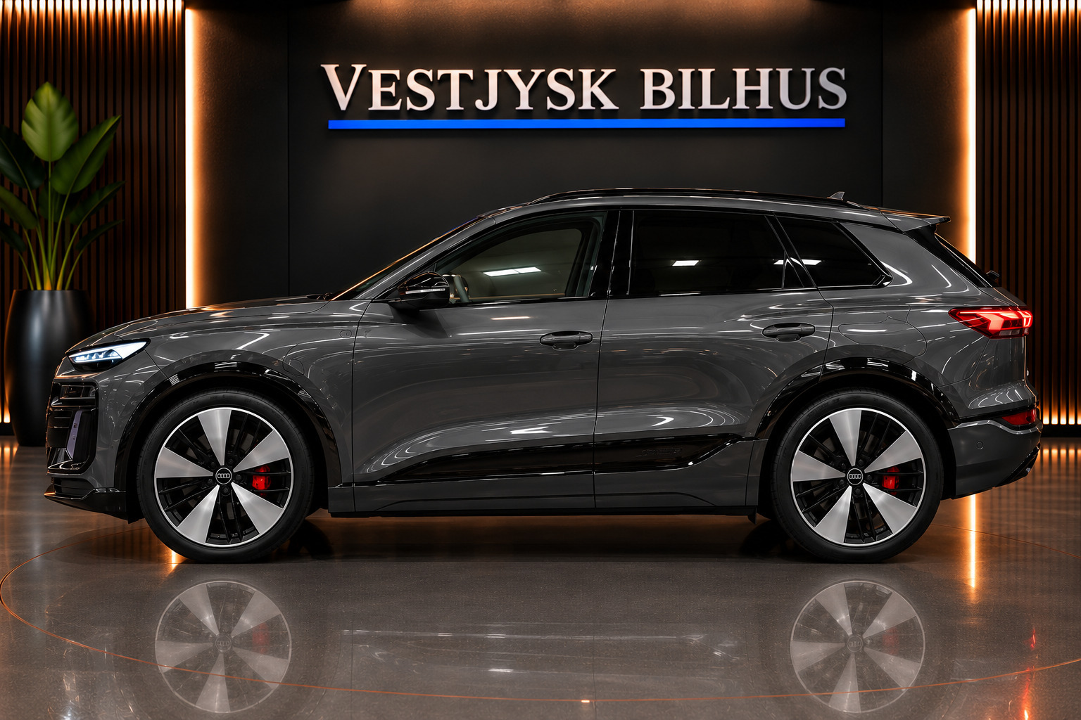 Grå Audi Q6 e-tron fra 2024