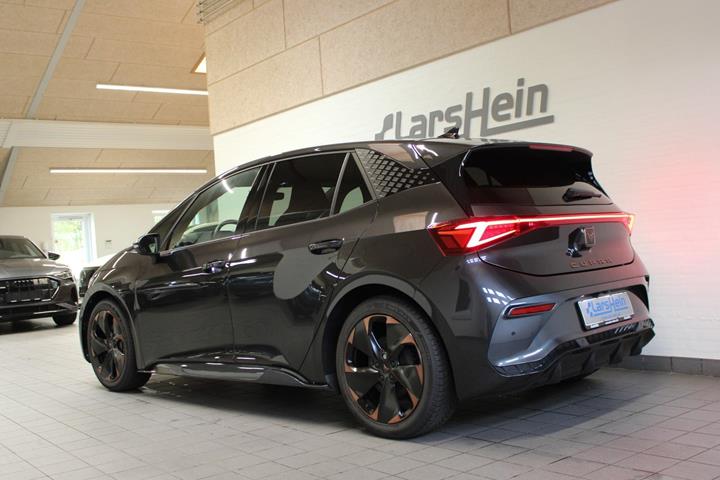 Grå Cupra Born fra 2024