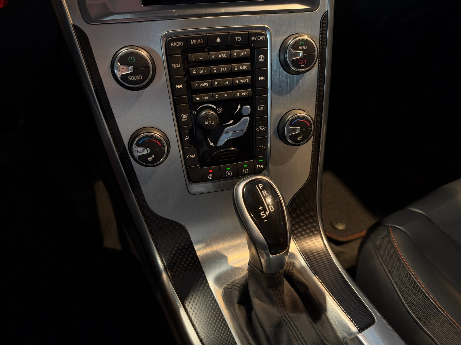 Sort Volvo XC60 fra 2016