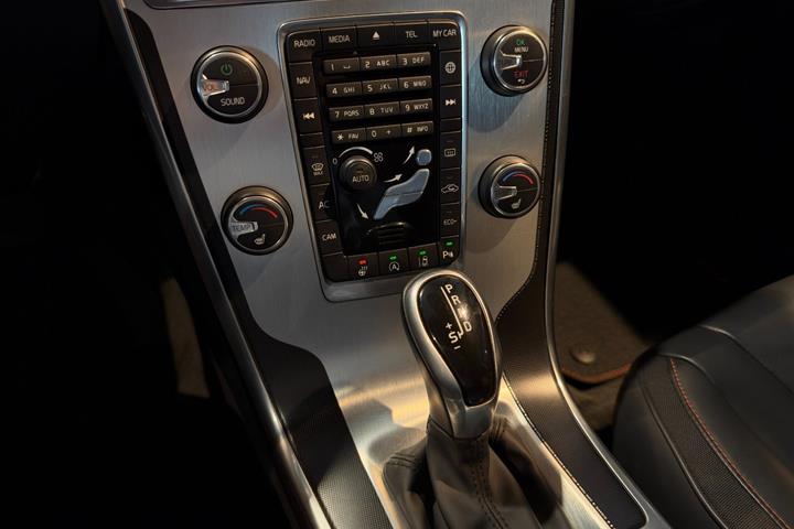 Sort Volvo XC60 fra 2016